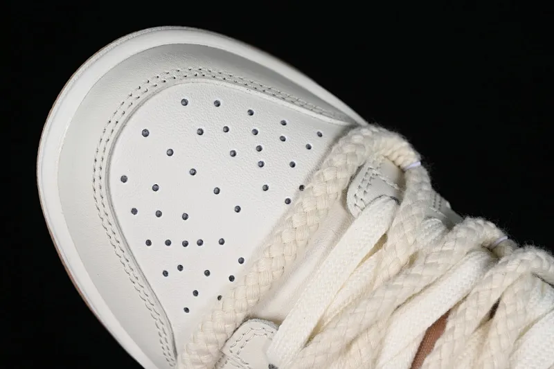All Categories Nk SB Dunk Series Nk SB Dunk Low Low-top sneakers Nk Dunk Low Troublemaker Doll Soybean Milk Bear Maillard Simple and versatile SB strap low-top casual sneakers DD1873-200